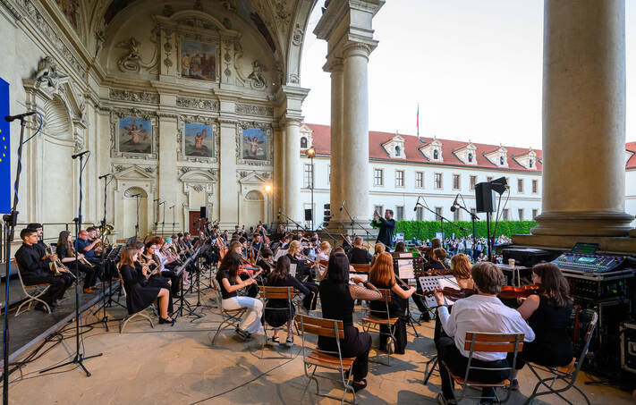 Ohlédnutí za festivalem ZUŠ Open 2026 ve Valdštejnské zahradě