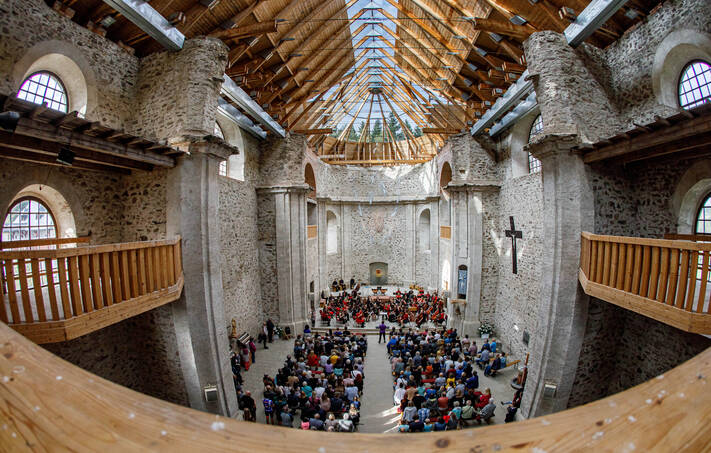 ZUŠky pomohou opravit střechu v Neratově