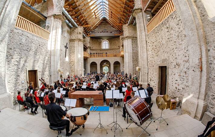 ZUŠ Open v adventním čase zve na koncerty v Neratově i Praze