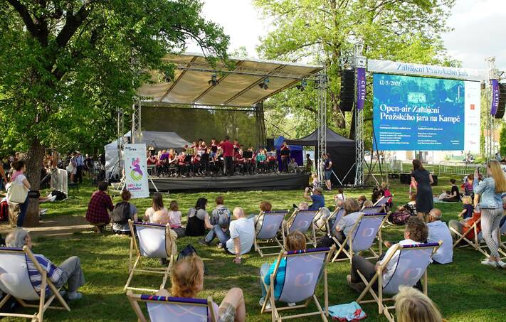 Festival ZUŠ Open odstartoval na pražské Kampě