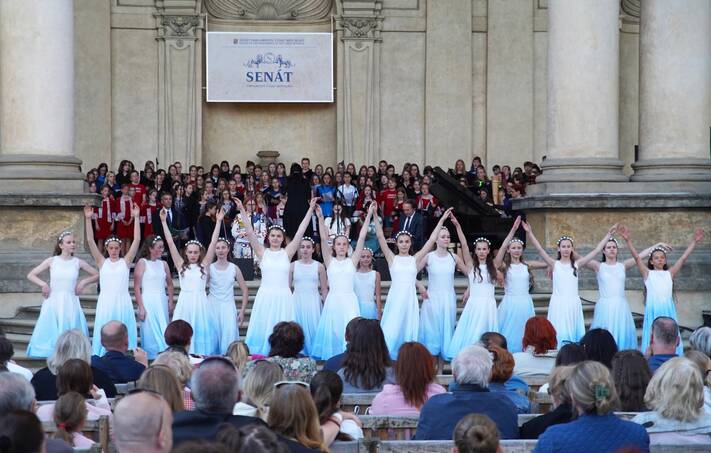 ZUŠ Open Programm im Waldsteingarten des Senats des Parlaments der Tschechischen Republik