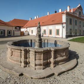 Plasy_Kasna-sv._Jan_-Nepomucky_2.4.2016_09Mb.jpg