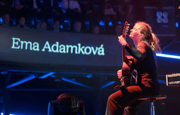 Ema Adámková na adventním koncertě Prague Sounds